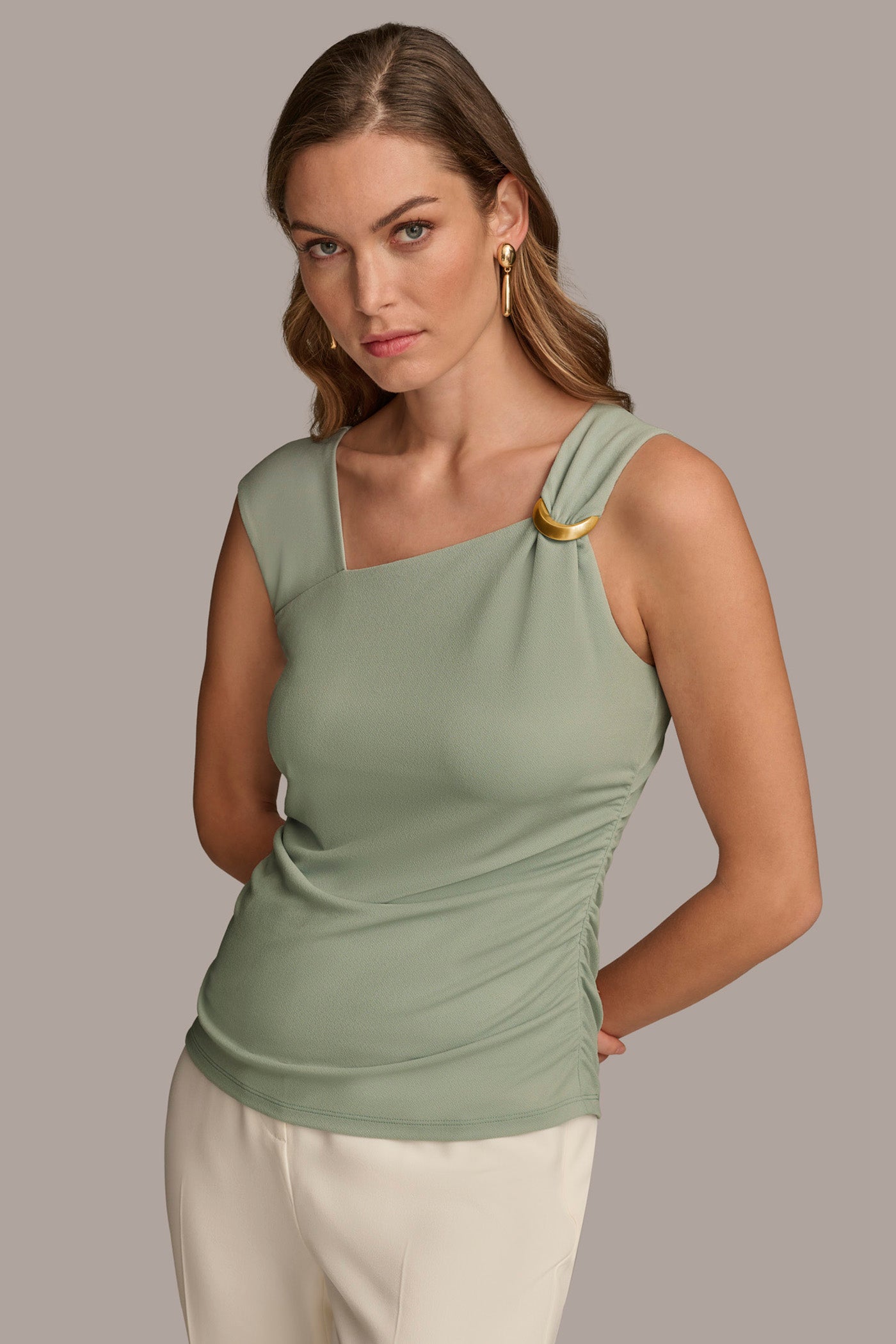 (image for) CONVENIENT ASYMMETRICAL TOP WITH HARDWARE